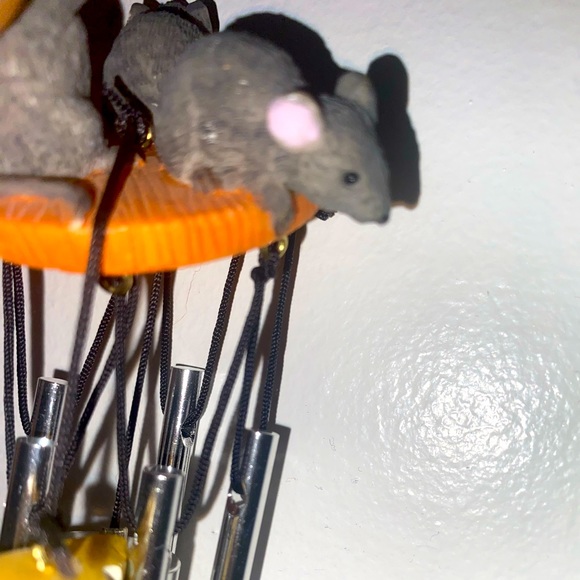 Realistic looking mouse and cat wind chime - Picture 3 of 6